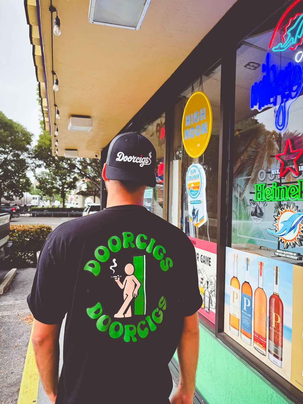 retro doorcigs graphic tee for men, smoke break tee