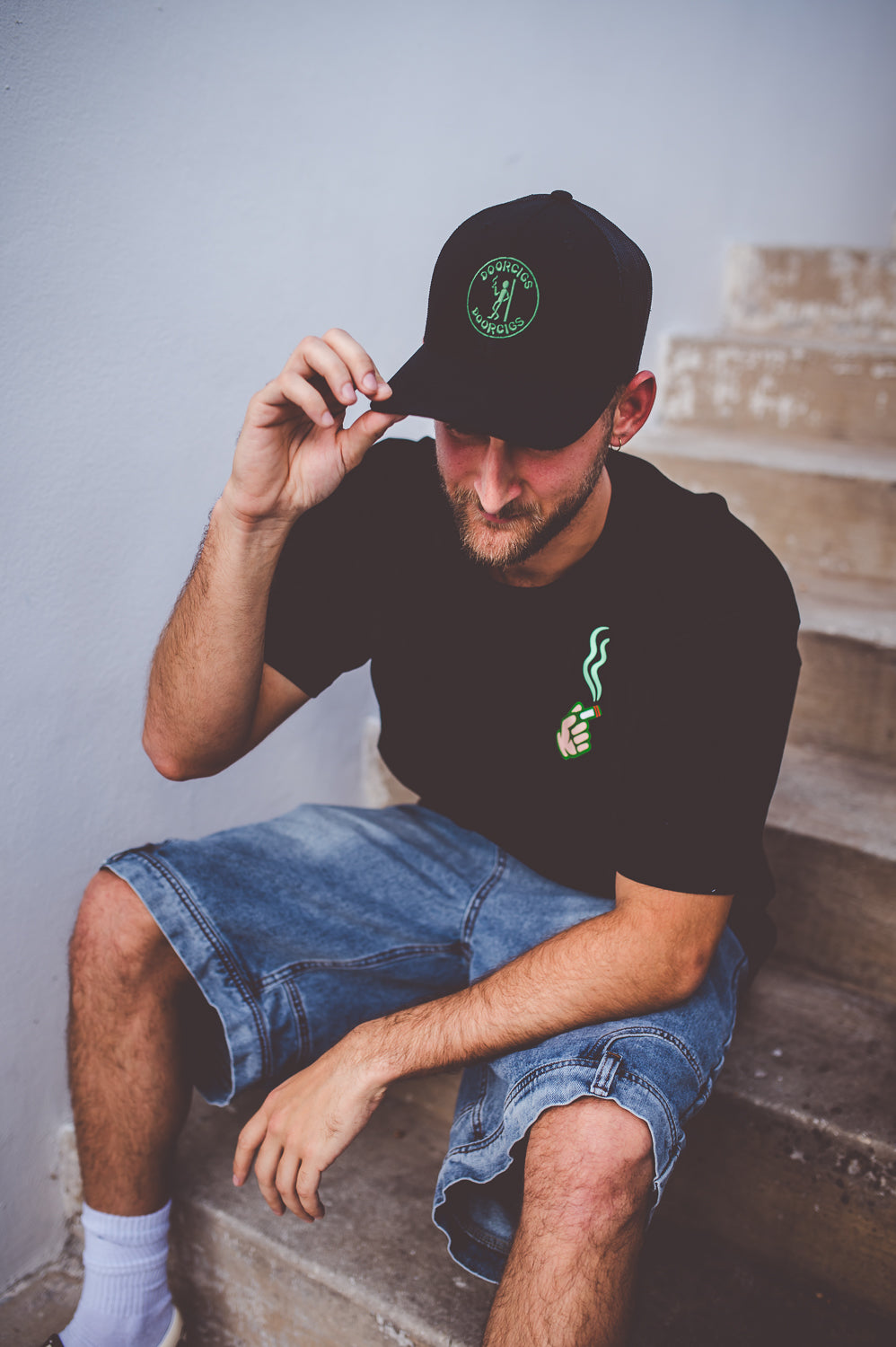 men’s black graphic tee street style and doorcigs smoke break logo embroidered snapback hat